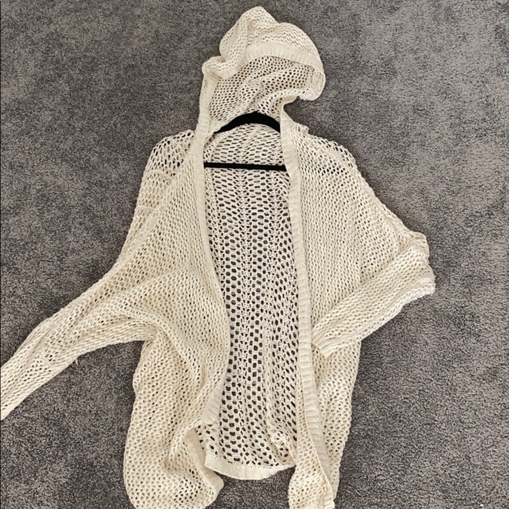 BRANDY MELVILLE SWEATER